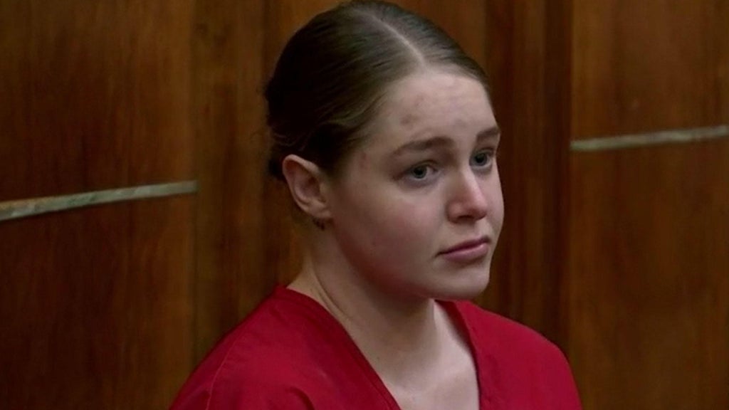 OnlyFans model Courtney Clenney accused of stabbing her boyfriend to death in 2022 reaches plea deal — CBS Miami, Parkland Real Estate news