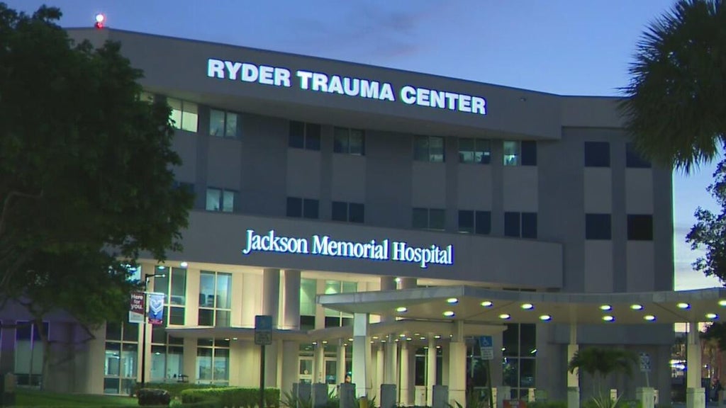 Man in critical condition after Miami shooting — CBS Miami, Parkland Community news