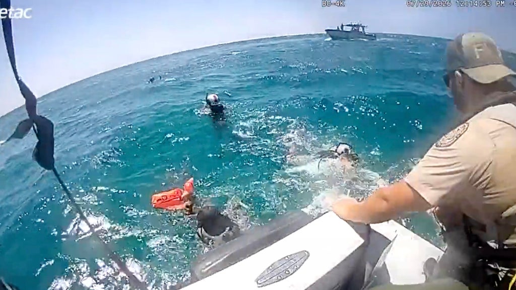 Video shows rescue of missing divers in Florida Keys after getting separated from boat — CBS Miami, Parkland Government news