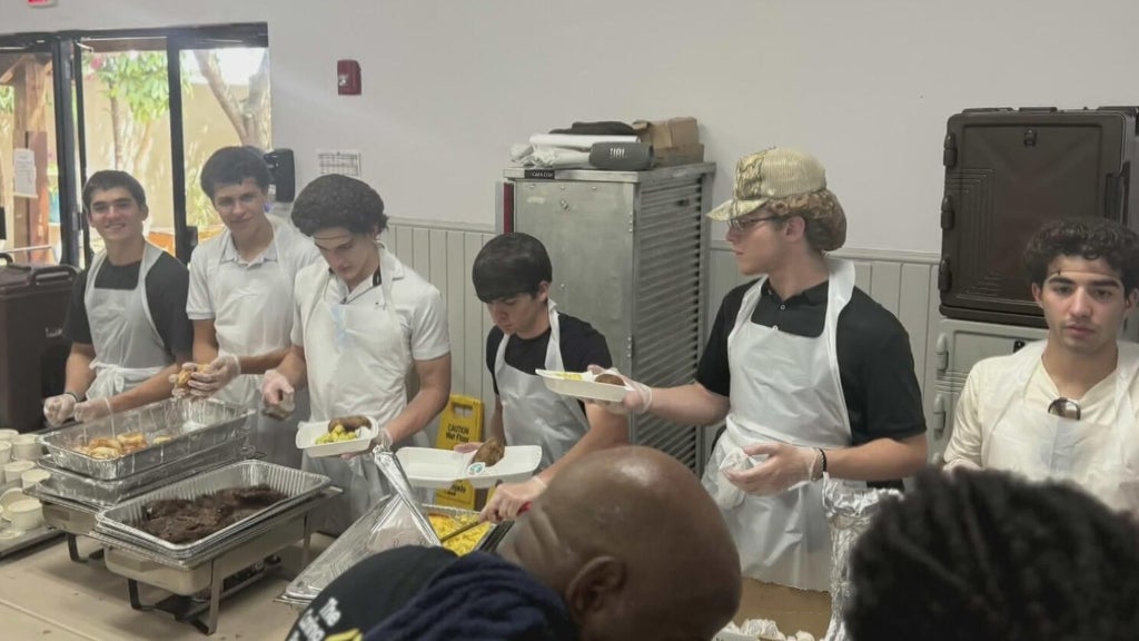Nonprofit created by South Florida high school students goes far beyond helping those in need — CBS Miami, Parkland Schools news