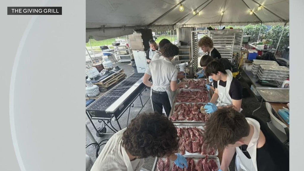 Students at a Miami high school create nonprofit going beyond just helping those in need — CBS Miami, Parkland Schools news