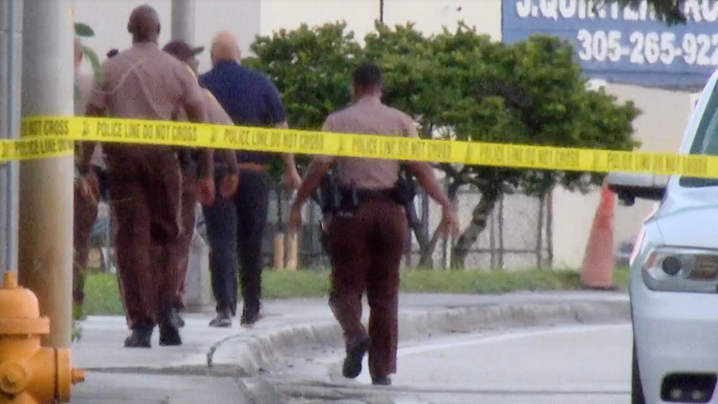 Driver found with gunshot wound after Northwest Miami-Dade crash, deputies say — CBS Miami, Parkland Community news