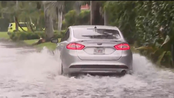 Heavy rain leaves flooded streets, hazardous driving conditions in Broward County — CBS Miami, Parkland Community news