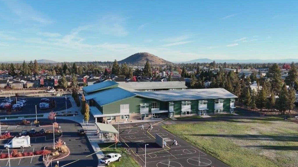 Memorial grows after school shooting in Bend, Oregon — CBS Miami, Parkland Schools news