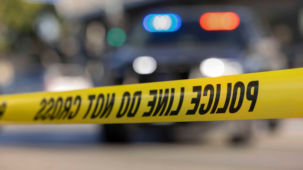 Deputies respond to reports of a person shot in southwest Miami-Dade neighborhood — CBS Miami, Parkland Health news