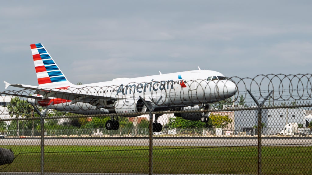 American Airlines flight to Guyana returns to Miami after passenger allegedly threatens crew — CBS Miami, Parkland Community news
