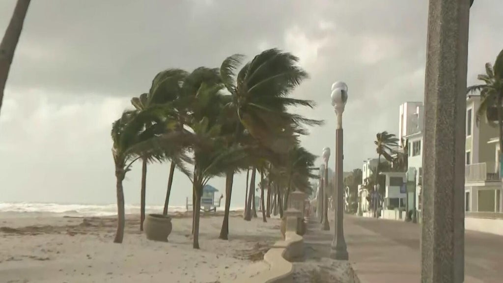 Strong wind, king tides send water surging inland leading to coastal flooding across South Florida — CBS Miami, Parkland Business news