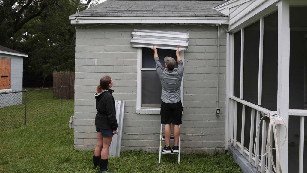 Dangerous Hurricane Isaias has Florida residents scrambling to prepare, evacuate ahead of storm's onslaught — CBS Miami, Parkland Business news