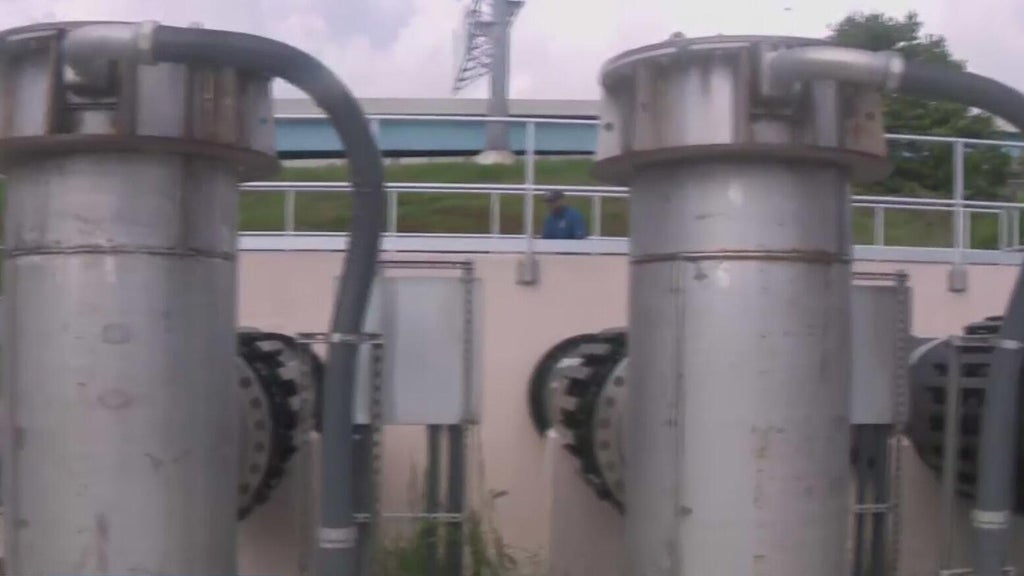 Fort Lauderdale stormwater pumps tested by heavy rain as residents prepare for king tides in flood-prone neighborhoods — CBS Miami, Parkland Schools news
