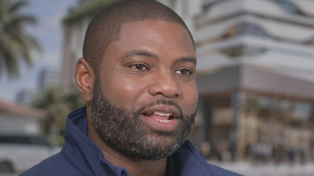 Byron Donalds sits down with CBS Miami's Jim DeFede while on the campaign trial in South Florida — CBS Miami, Parkland Community news