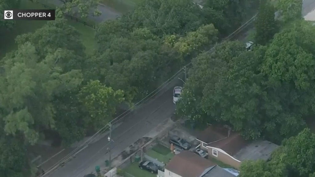 Man found dead near park in northwest Miami-Dade, homicide detectives investigating — CBS Miami, Parkland Health news