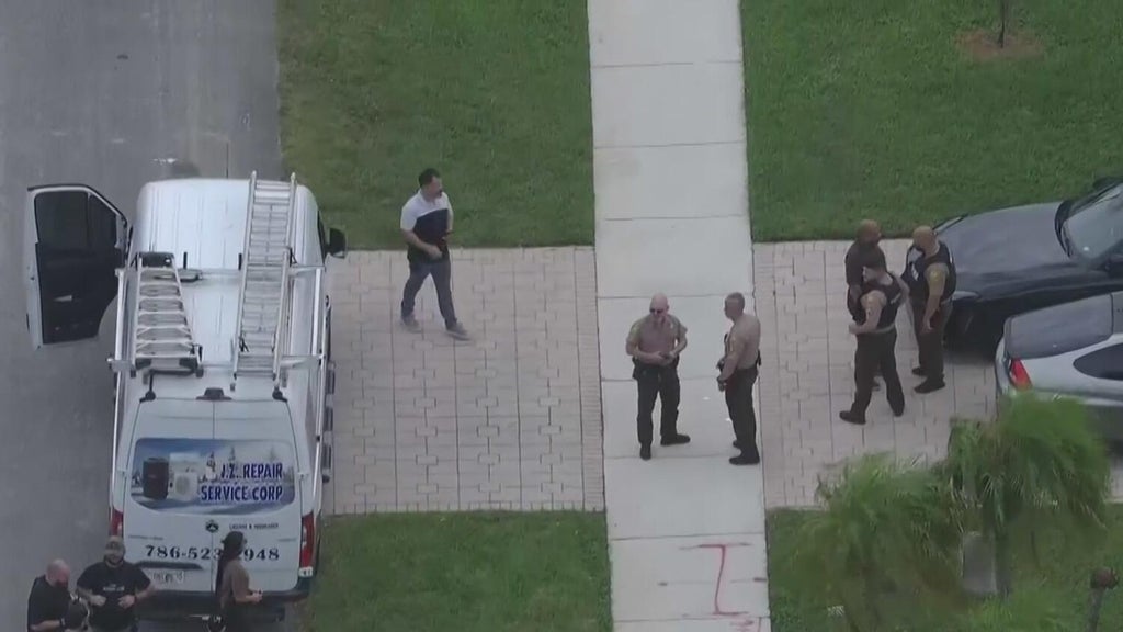 Gunman who shot pregnant woman and himself in SW Miami-Dade had a previous domestic violence case — CBS Miami, Parkland Community news