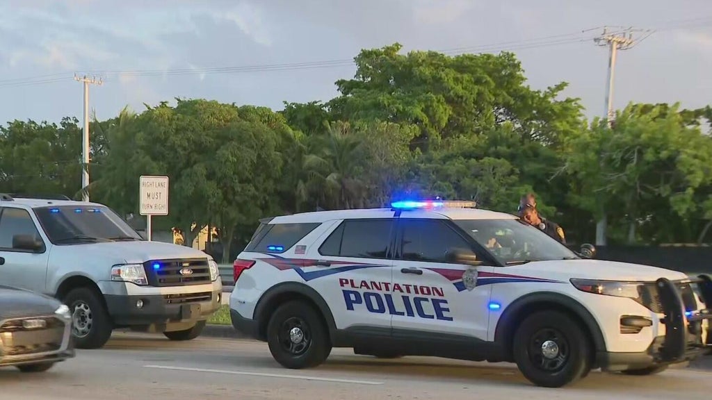 Deadly motorcycle crash shuts down lanes in Plantation — CBS Miami, Parkland Community news