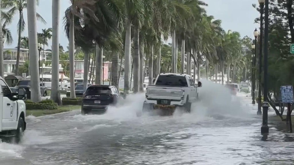Drivers stranded, roads flooded as king tides send water rushing inland in Fort Lauderdale — CBS Miami, Parkland Community news