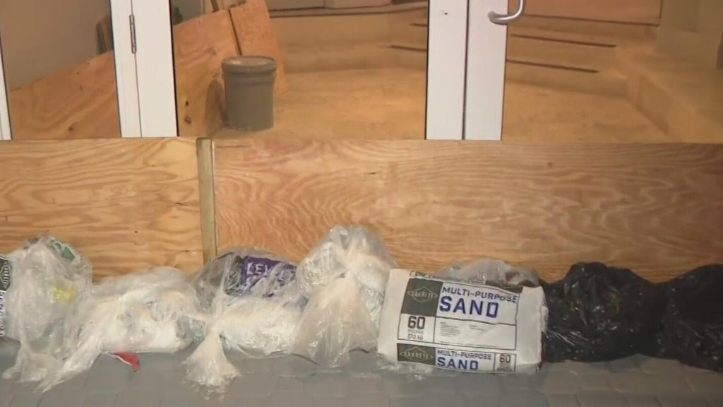 South Florida king tides have businesses preparing for more flooding Monday — CBS Miami, Parkland Business news