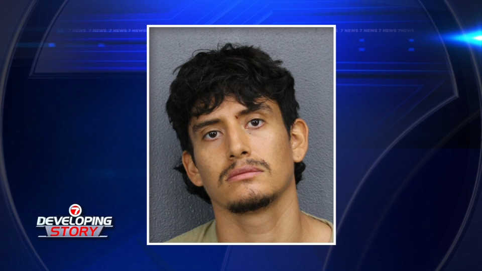 Man arrested after being accused of fatally stabbing his mother in Tamarac — WSVN 7 Broward, Parkland Community news
